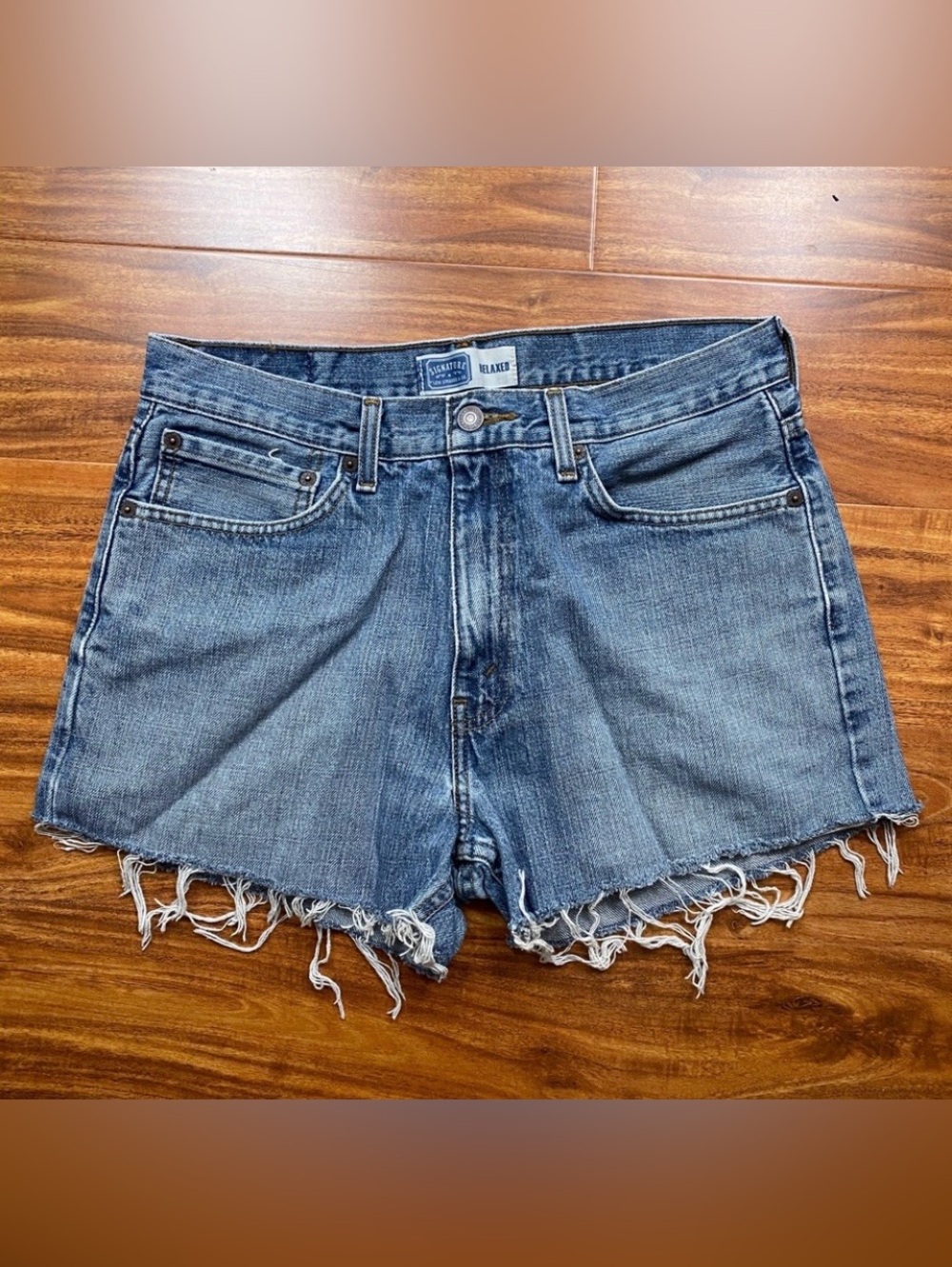 Vintage 90’s Levi’s Womens Medium Blue Relaxed Cutoff Denim Shorts Size 30 Boho